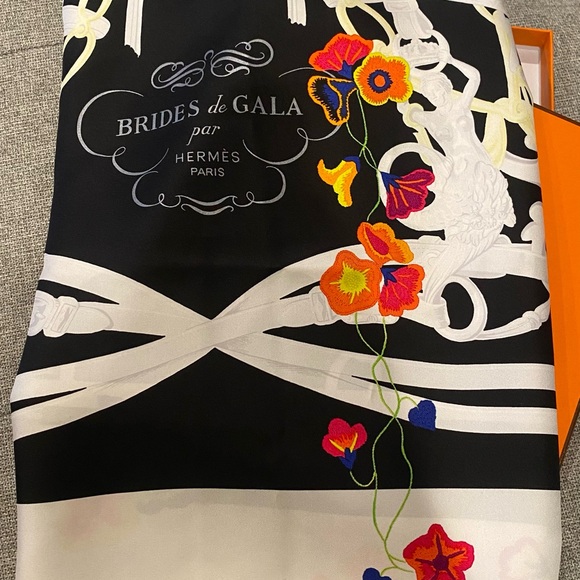 Authentic Hermes silk scarf - Picture 14 of 16